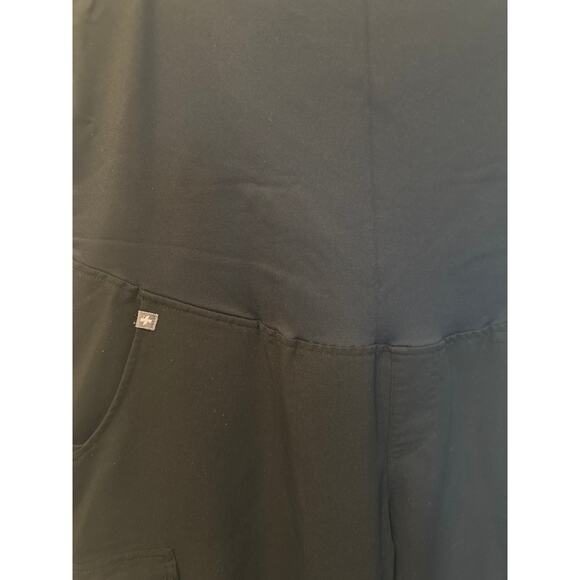 ⭐️ Women’s Figs Maternity Black Jogger Scrub Pants. Size 2X - Picture 2 of 6